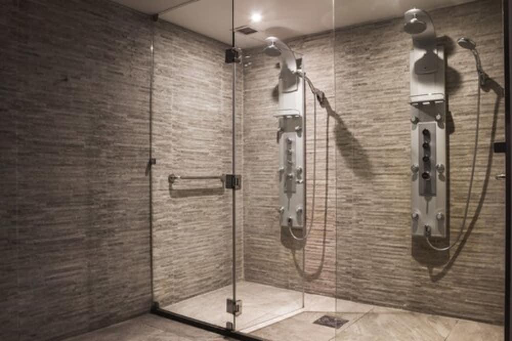 Wyndham Garden Kennedy Hotel 4*