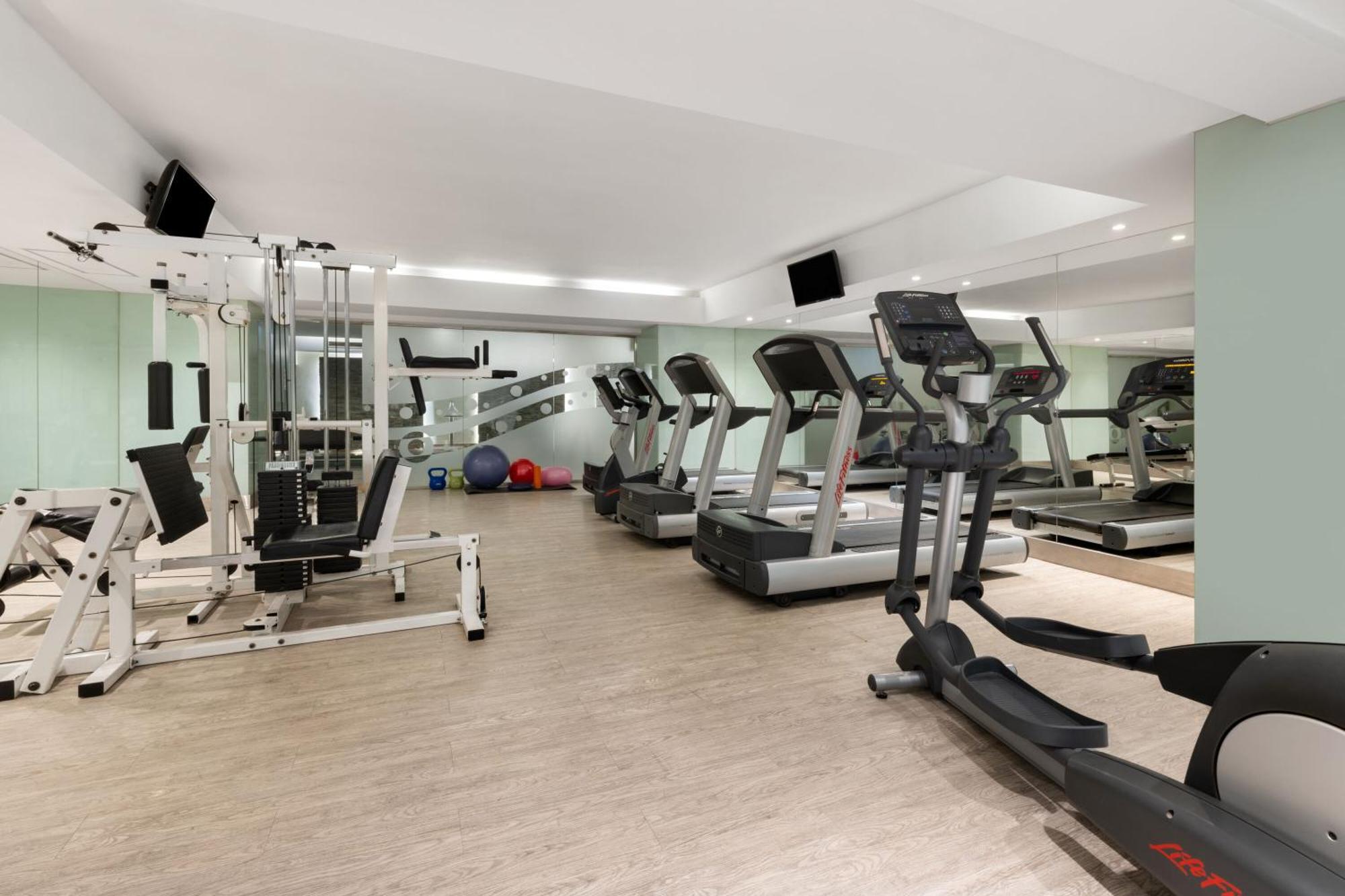 Wyndham Garden Kennedy Hotel 4*