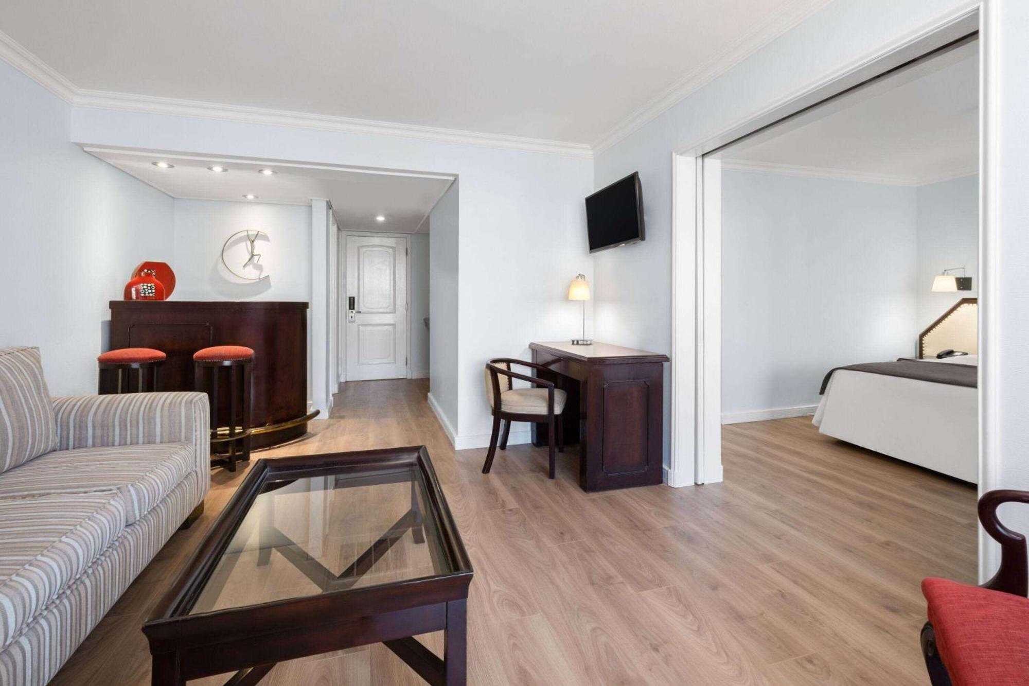Wyndham Garden Kennedy Hotel 4*