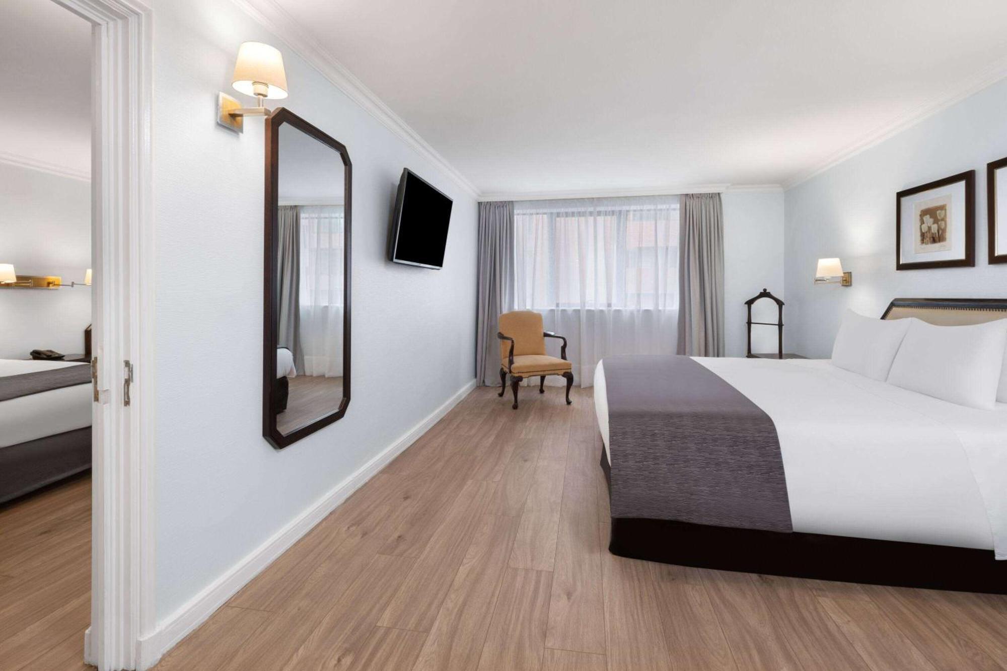 Hotel Wyndham Garden Kennedy 4*